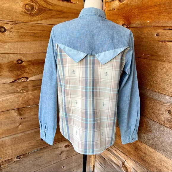 Women’s Vintage Nineties Light Blue Southwest Print Long Sleeve Western Shirt - Picture 6 of 10